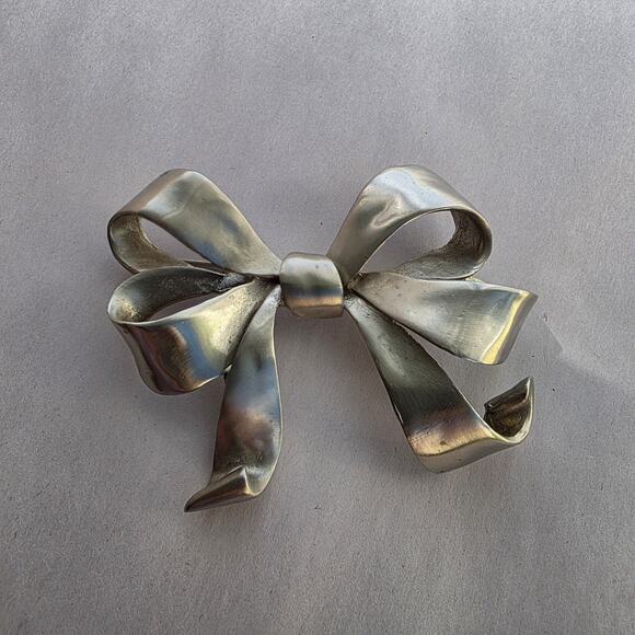 Vintage Large Bow Pin Brooch Designer Signed LES BERNARD Ribbon Silver Tone - Picture 4 of 9